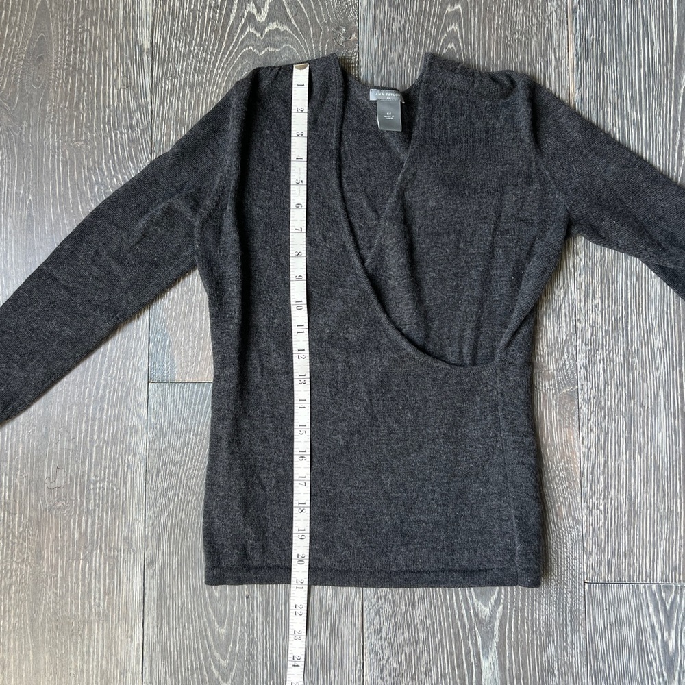 Ann Taylor Faux Wrap pullover V-neck sweater. Gray size XS - Picture 7 of 8